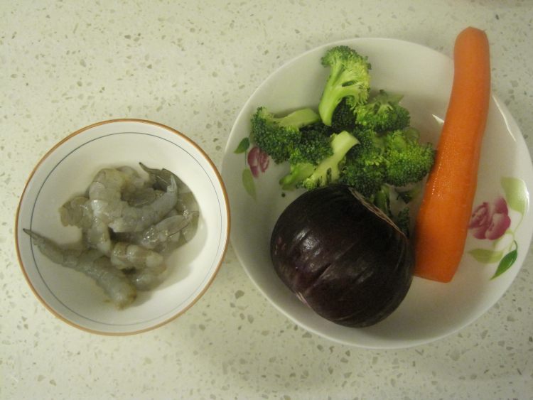 咖喱虾仁焖米饭步骤1
