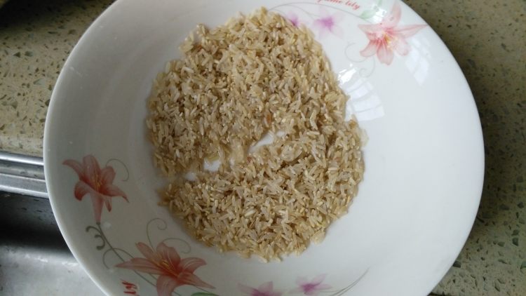 二米砂锅粥步骤1