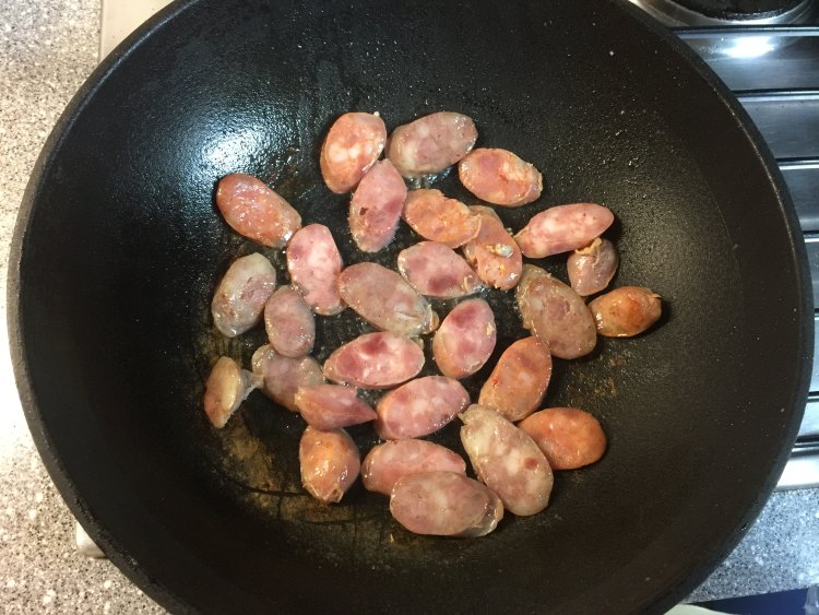 青椒香肠炒饭步骤3