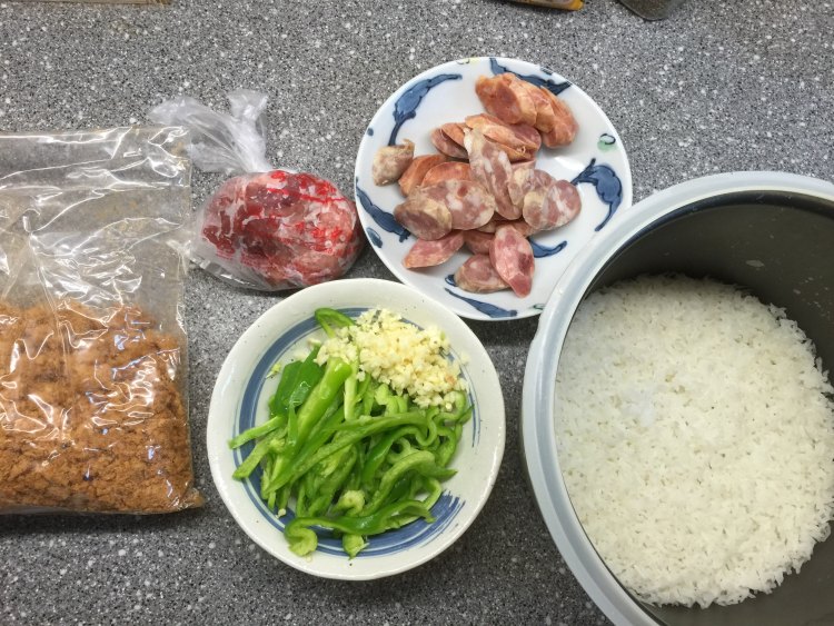 青椒香肠炒饭步骤1