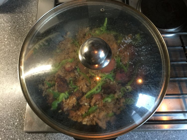青椒香肠炒饭步骤9