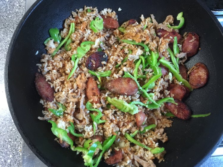 青椒香肠炒饭步骤8