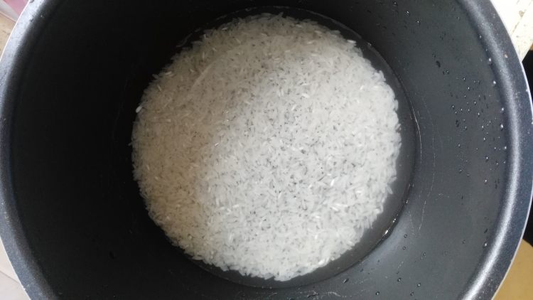 瑶柱虾粥步骤1