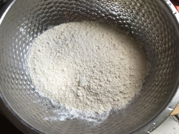 鸡油葱香手撕饼步骤1