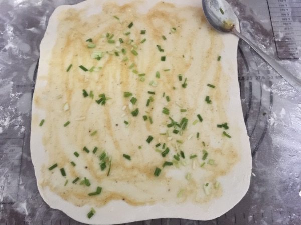 鸡油葱香手撕饼步骤10