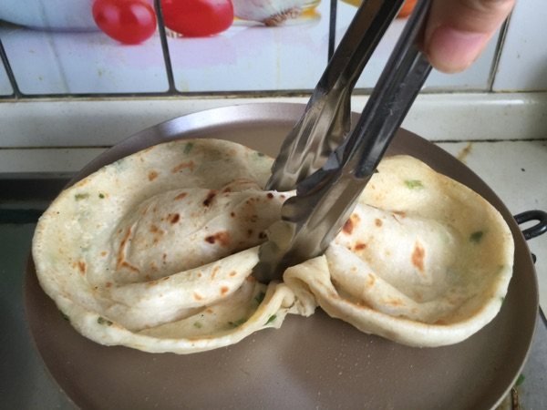 鸡油葱香手撕饼步骤15