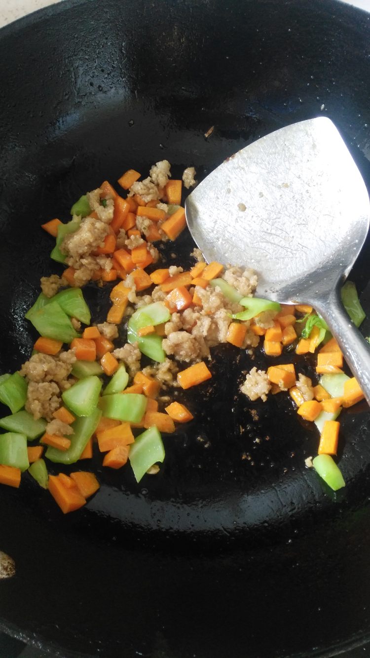 青菜肉末面条步骤3