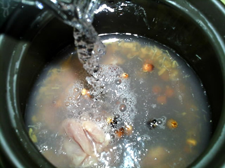 莲子瑶柱瘦肉汤步骤6