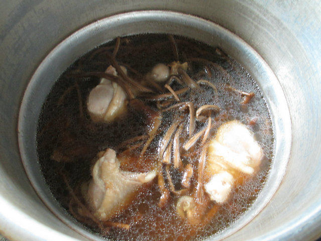 茶树菇鸡腿汤步骤8