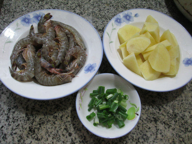 土豆炒基围虾步骤1