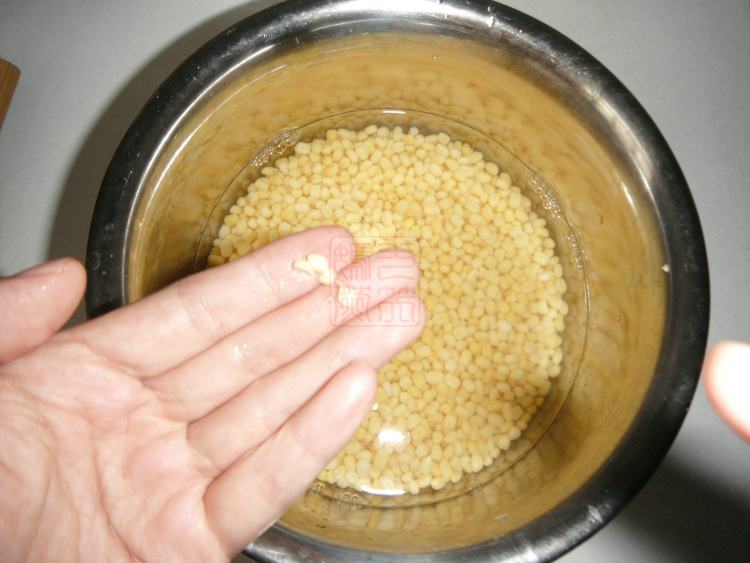 奶香绿豆糕步骤2