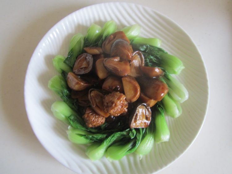 草菇焖鸡丸步骤13