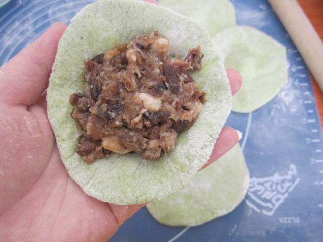 干蘑猪肉菠菜包子步骤10