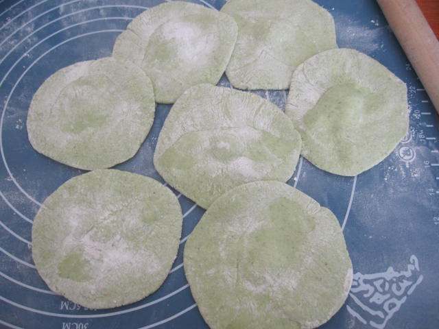 干蘑猪肉菠菜包子步骤9