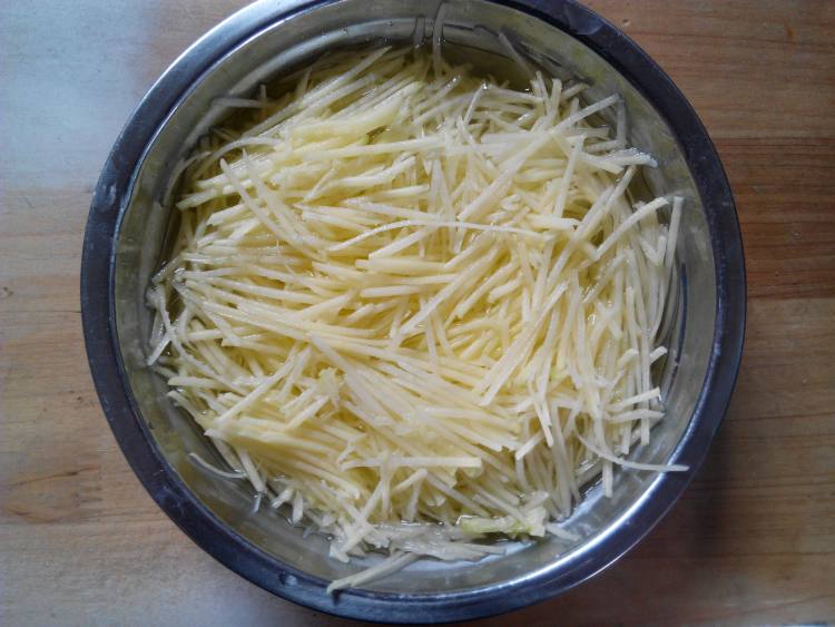 鸡蛋土豆饼步骤2