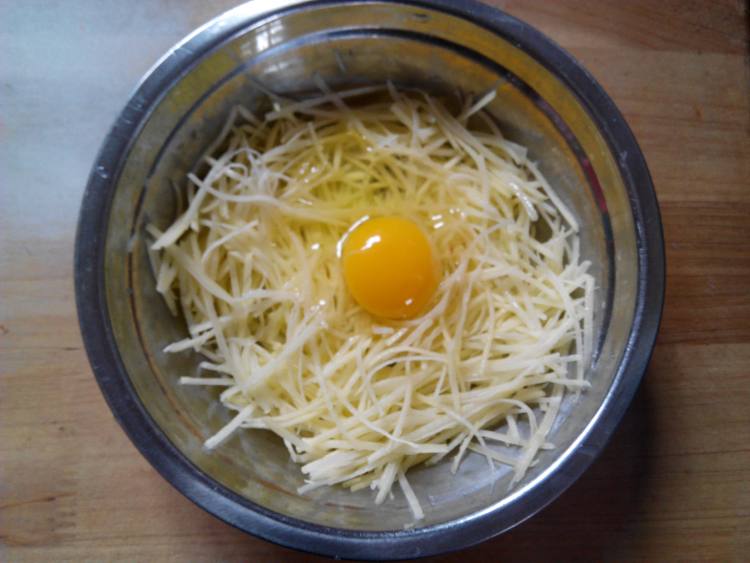 鸡蛋土豆饼步骤3