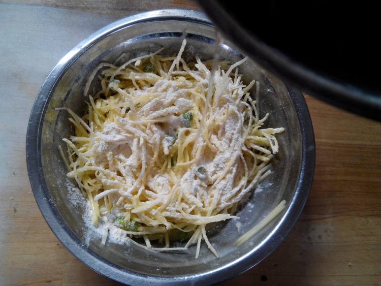 鸡蛋土豆饼步骤6