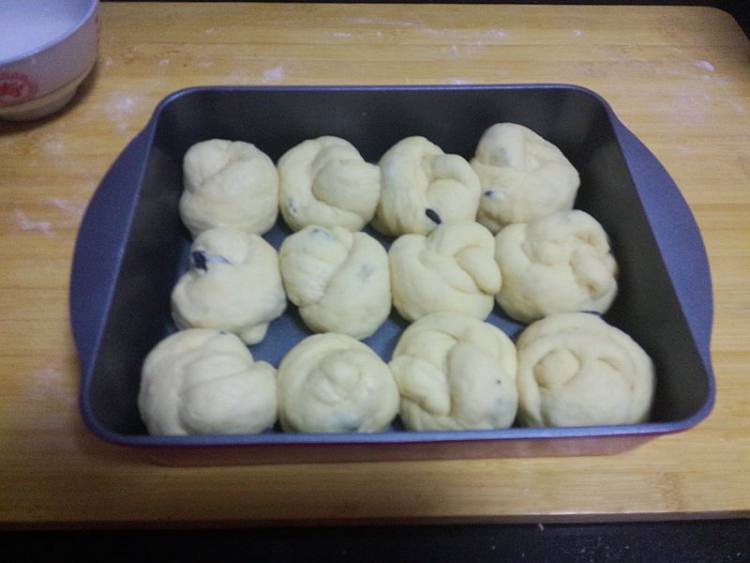 黑葡萄干麦片小餐包#步骤12
