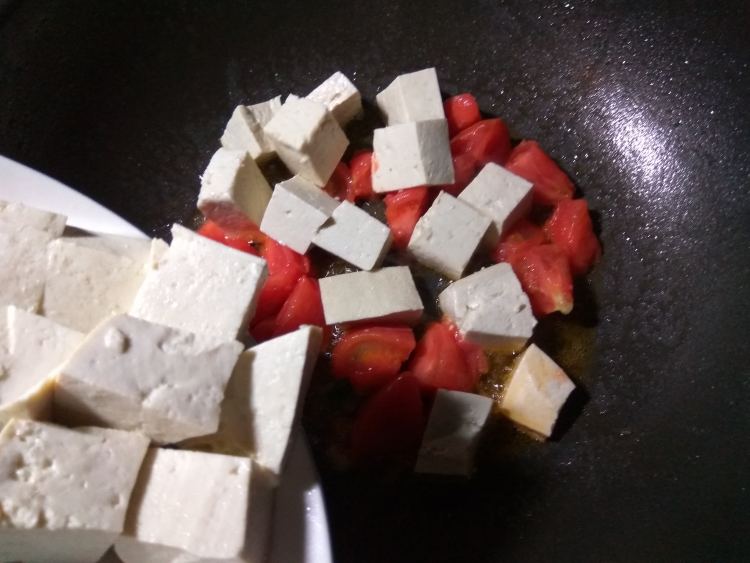 番茄鸡蛋豆腐汤步骤5
