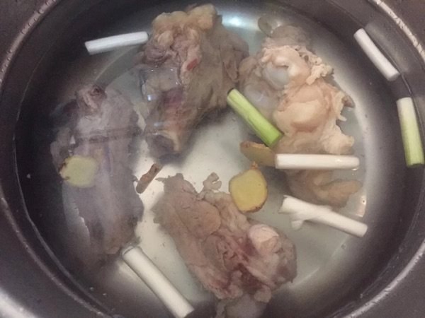 清炖大骨头汤步骤4