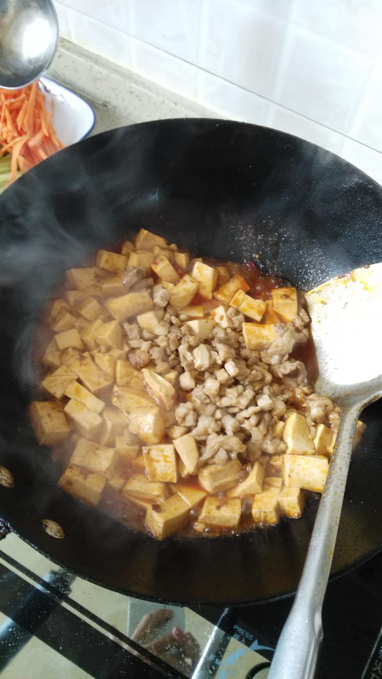 豆腐炒肉丁步骤8