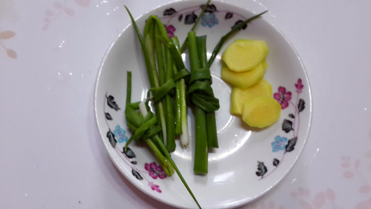 酱大骨头步骤3