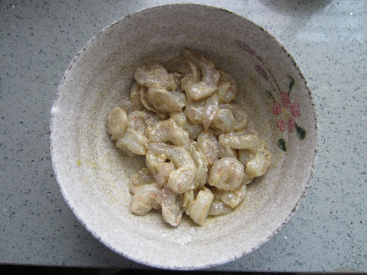 蒜苔滑虾仁步骤7