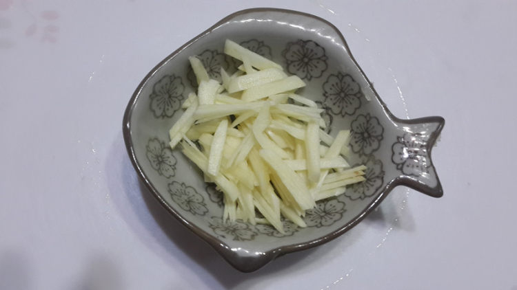 清炒菠菜梗步骤3
