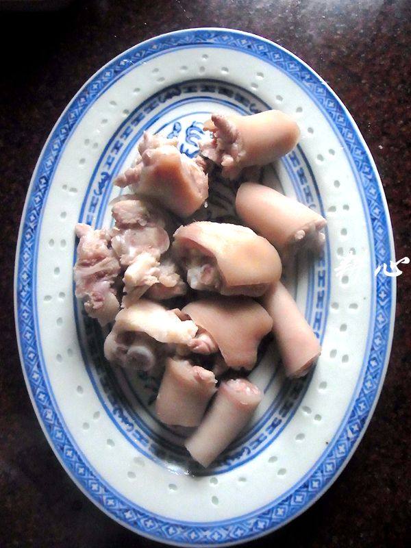 菠菜猪尾羹步骤2
