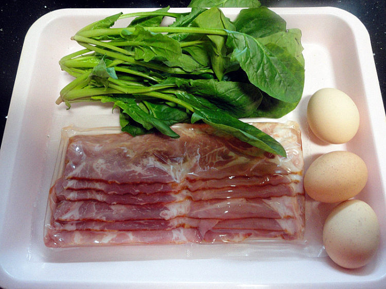 菠菜培根炖蛋步骤1