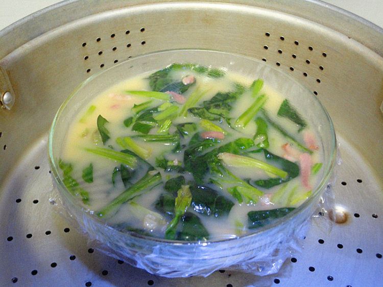 菠菜培根炖蛋步骤9