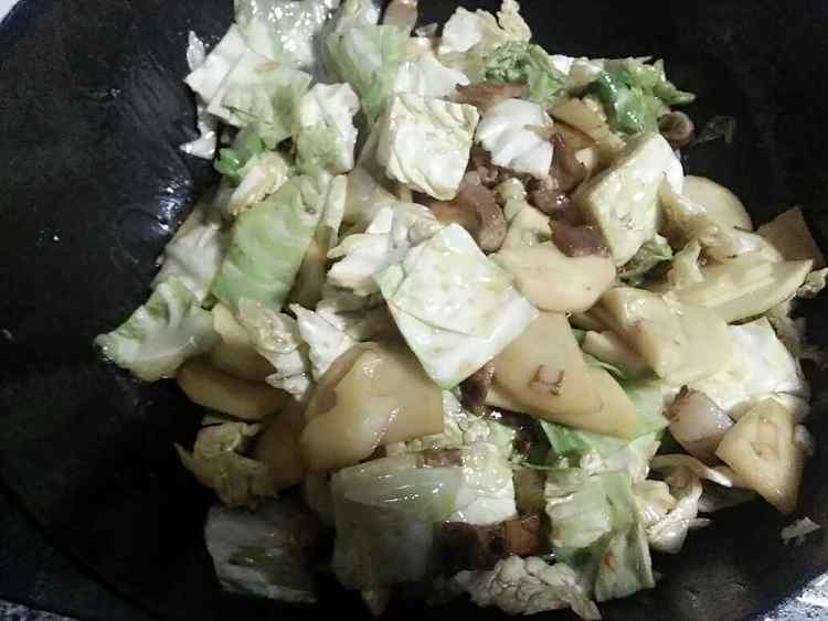 包菜土豆炒肉片步骤8