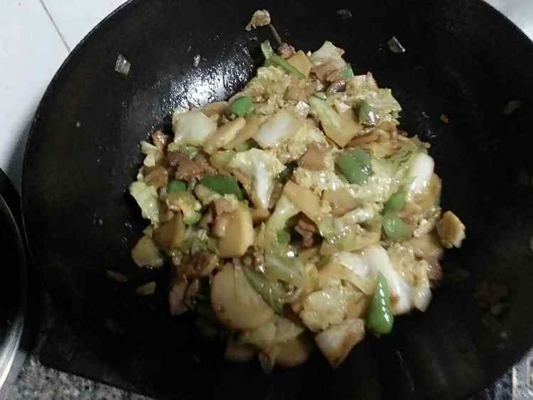 包菜土豆炒肉片步骤9