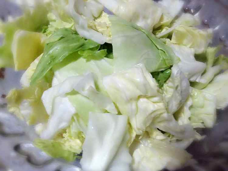 包菜土豆炒肉片步骤2