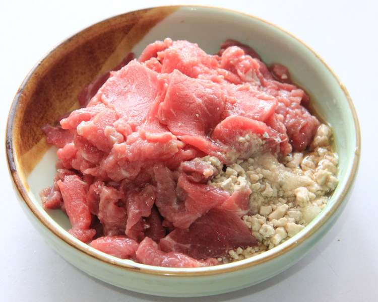 青椒番茄炒牛肉步骤1
