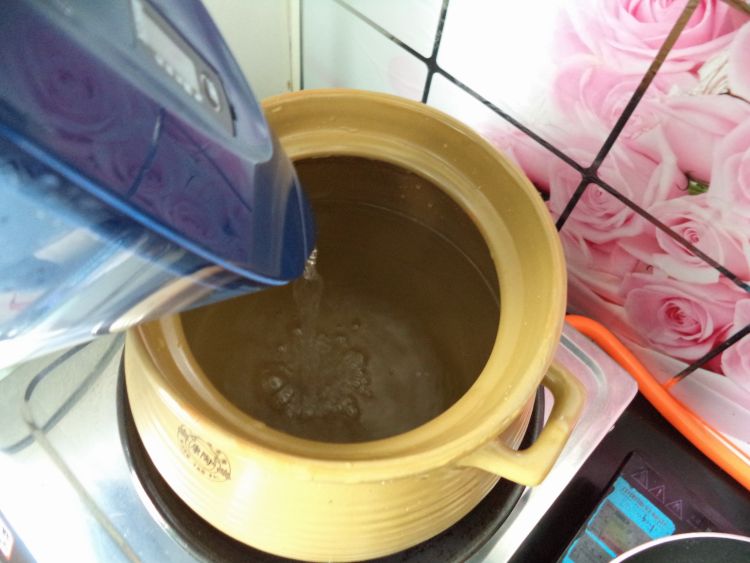 玉米淮山鲫鱼汤步骤5