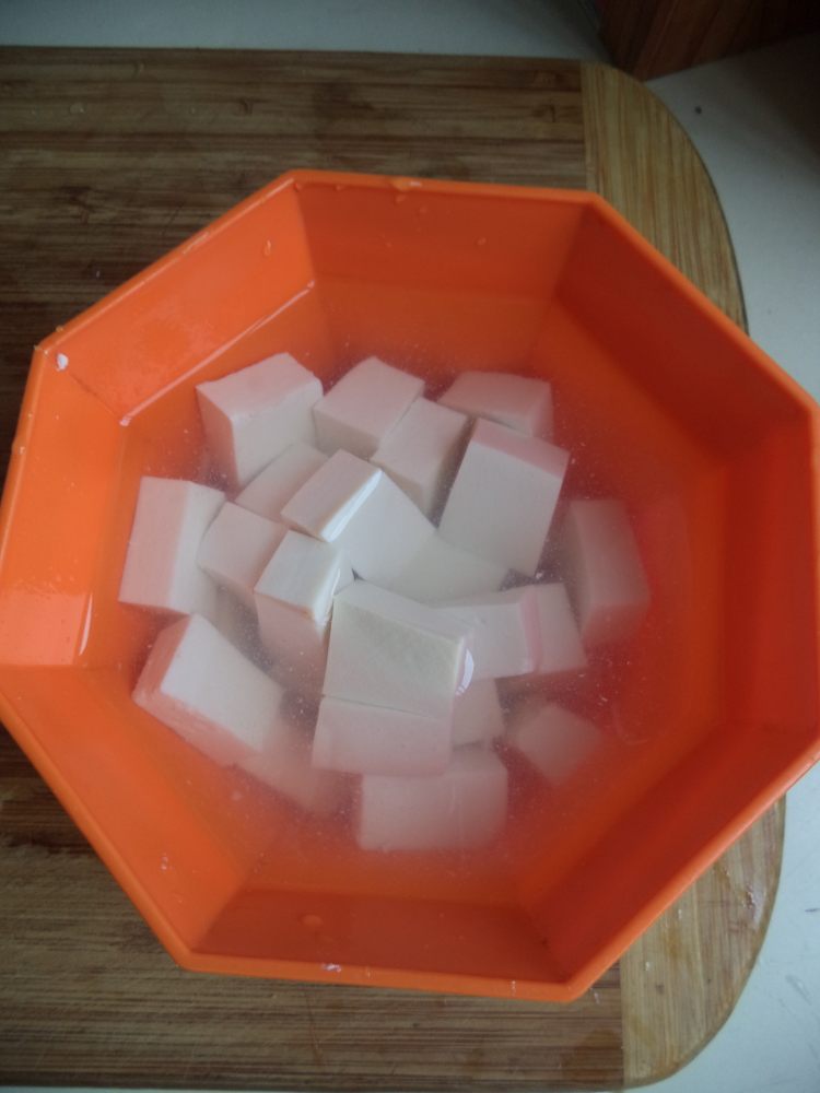 黄骨鱼豆腐汤步骤2
