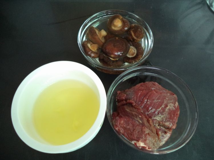 香菇牛肉羹步骤1