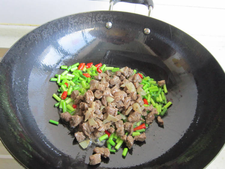 蒜香牛肉粒步骤8