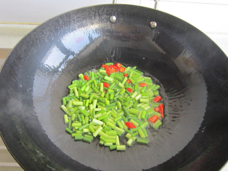 蒜香牛肉粒步骤7