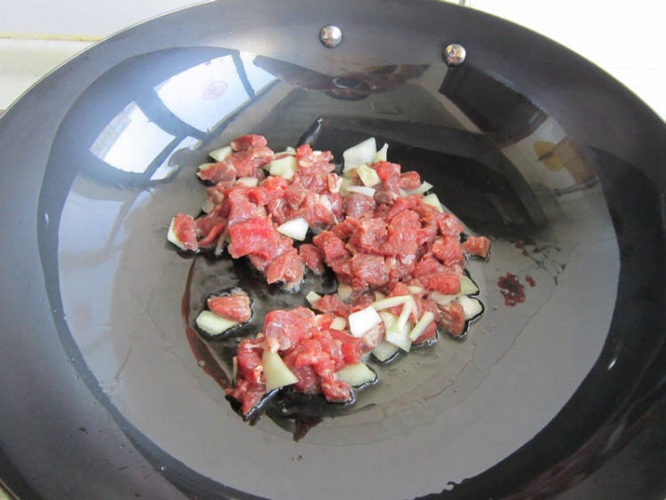 蒜香牛肉粒步骤6