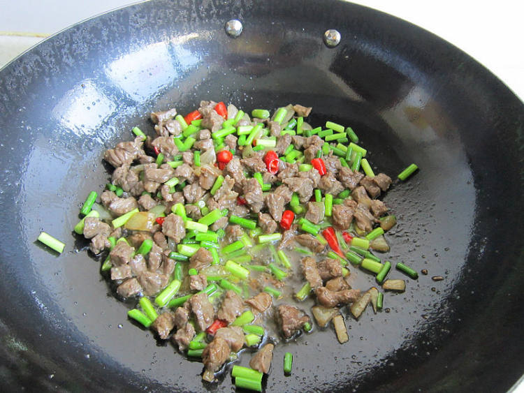 蒜香牛肉粒步骤10