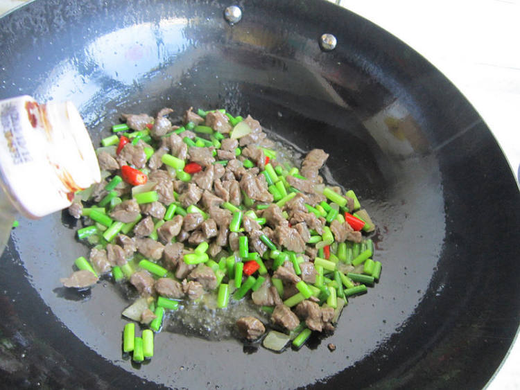 蒜香牛肉粒步骤9
