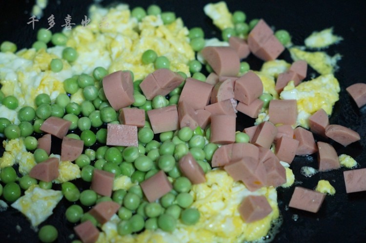 菠萝什锦炒饭步骤6