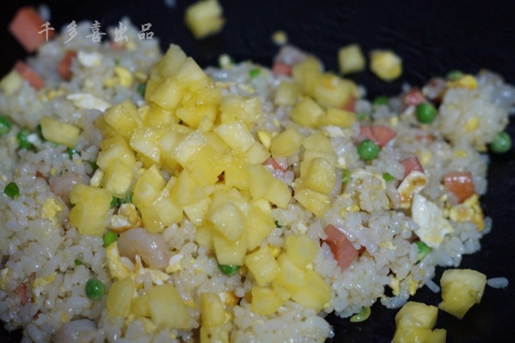 菠萝什锦炒饭步骤9