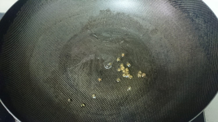 双笋炒木耳步骤3