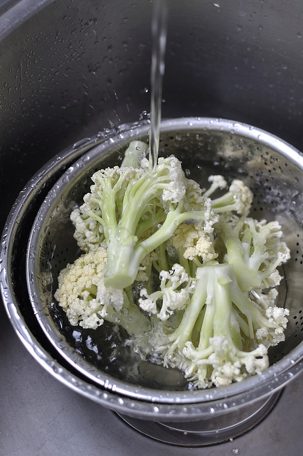 干煸孜然花菜步骤1