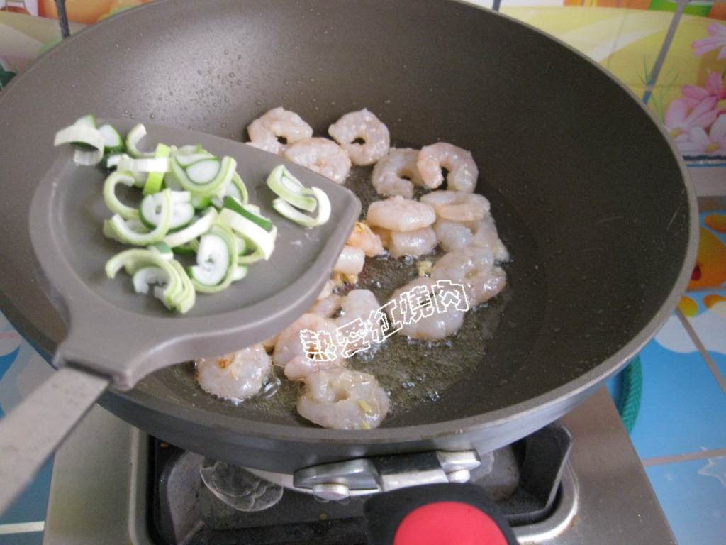 西芹腰果虾仁步骤11