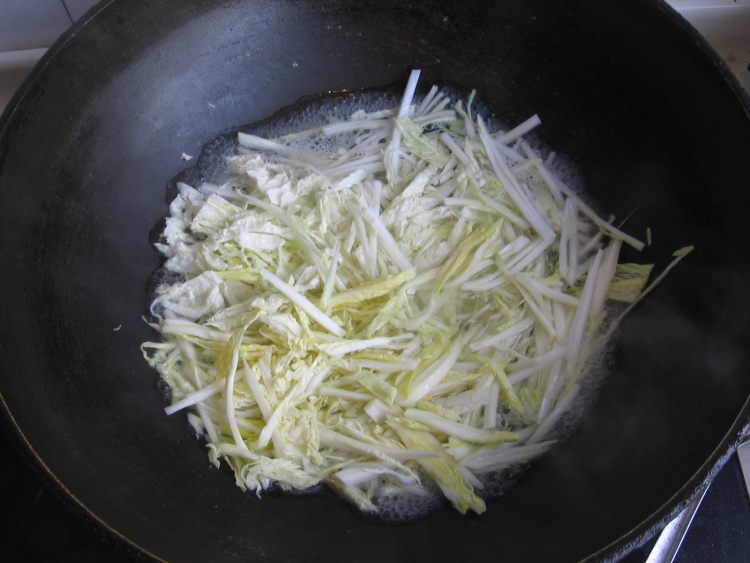 白菜拌虾步骤5
