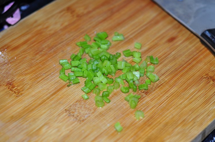 芹菜虾仁玉米蛋饼步骤5